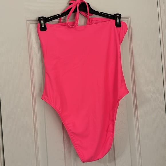 Keyhole Cutout One Piece Swimsuit - Picture 3 of 6